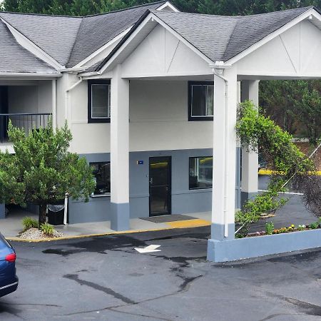 Days Inn By Wyndham Dahlonega University Area Екстериор снимка