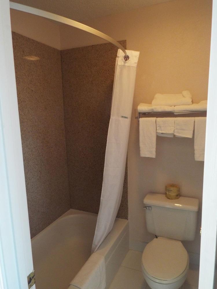 Days Inn By Wyndham Dahlonega University Area Екстериор снимка