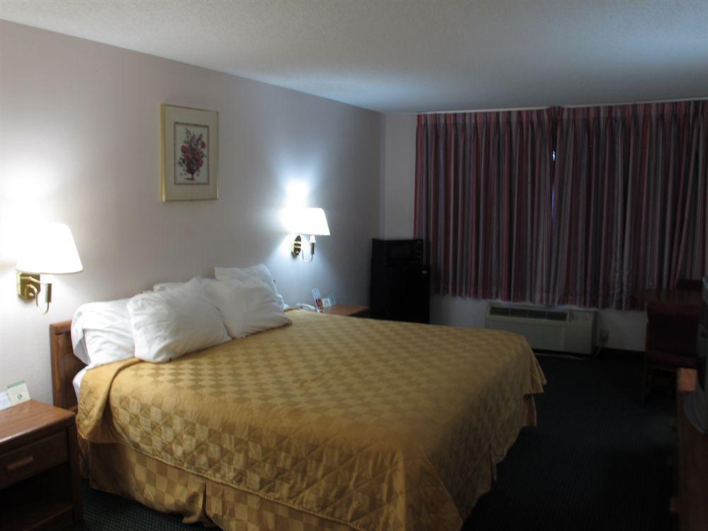 Days Inn By Wyndham Dahlonega University Area Екстериор снимка