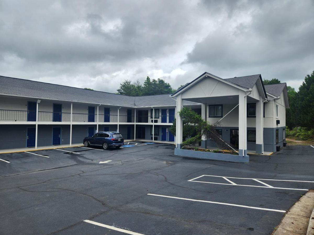 Days Inn By Wyndham Dahlonega University Area Екстериор снимка