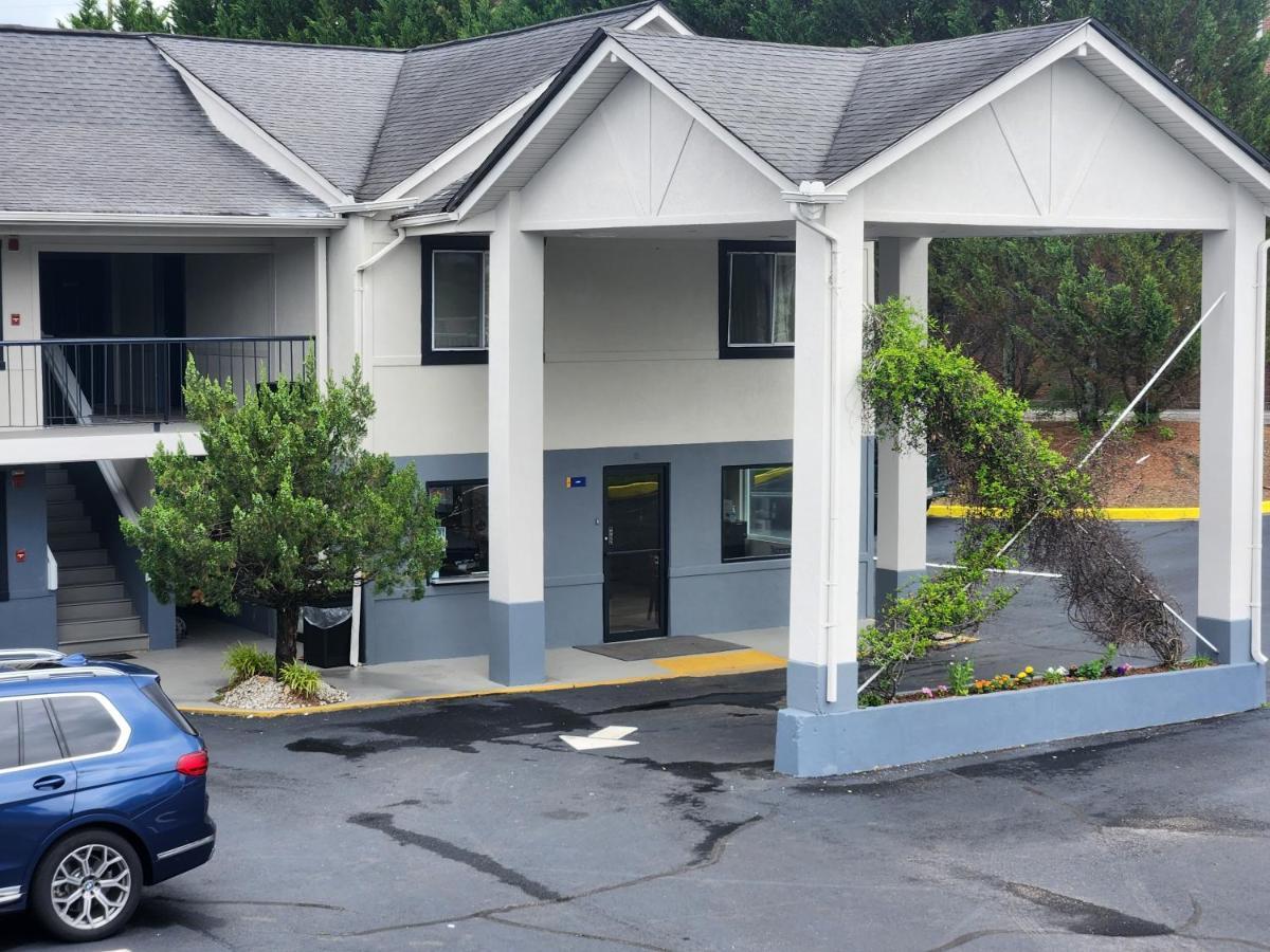 Days Inn By Wyndham Dahlonega University Area Екстериор снимка