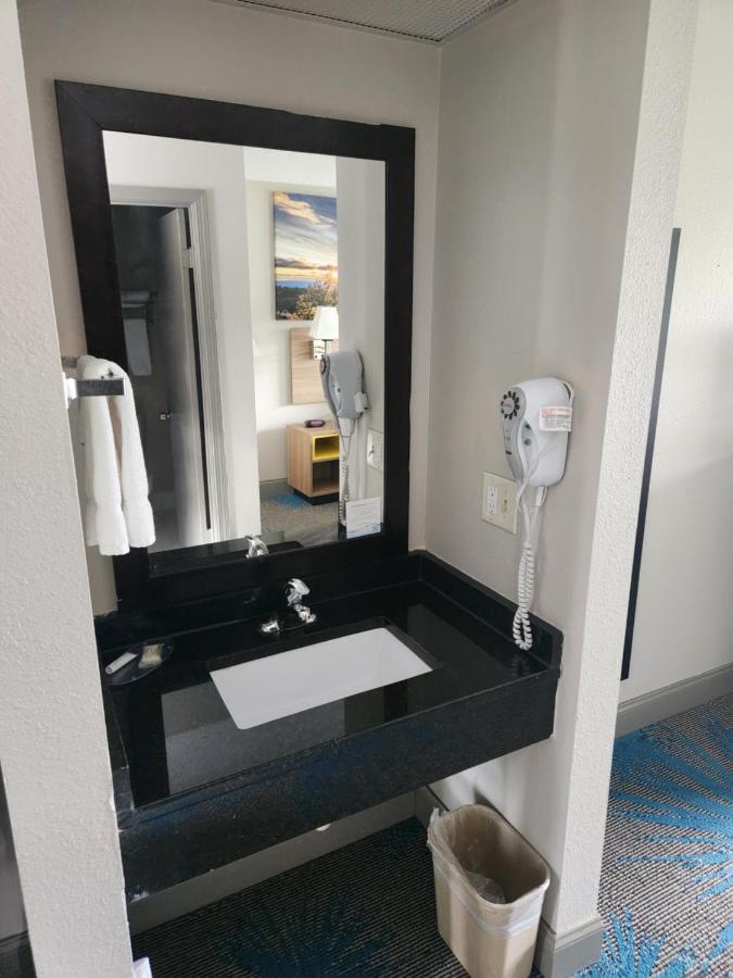 Days Inn By Wyndham Dahlonega University Area Екстериор снимка