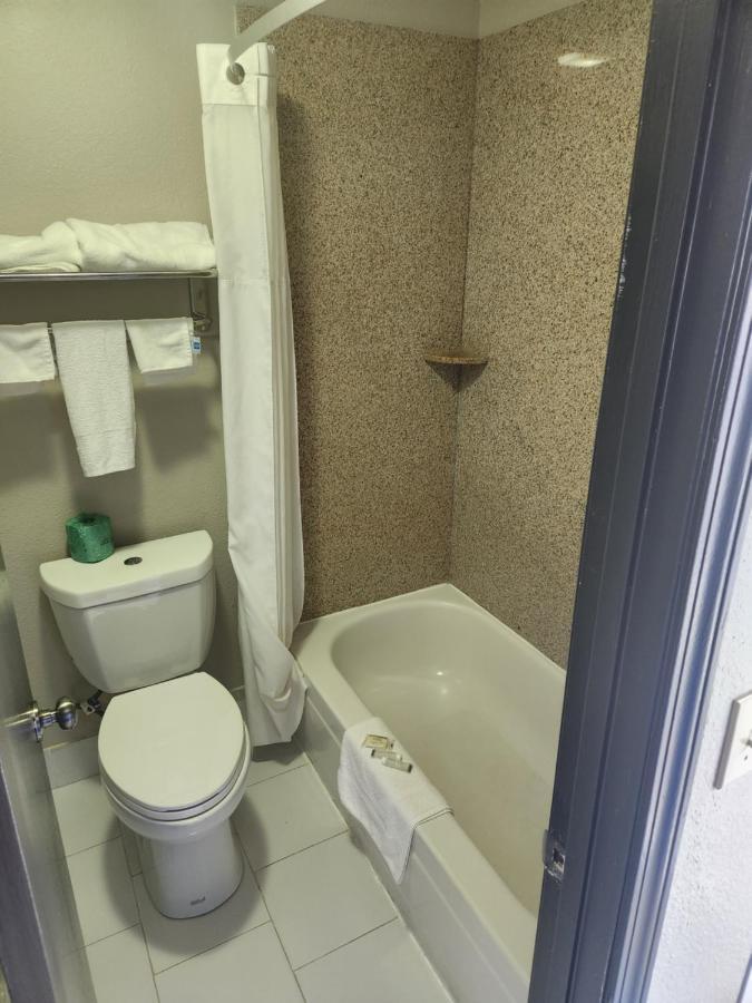 Days Inn By Wyndham Dahlonega University Area Екстериор снимка