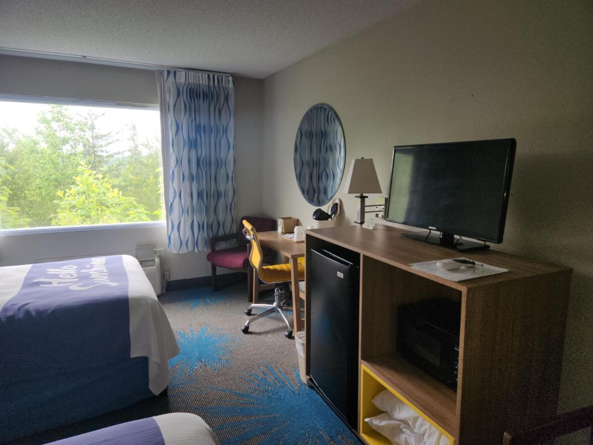 Days Inn By Wyndham Dahlonega University Area Екстериор снимка