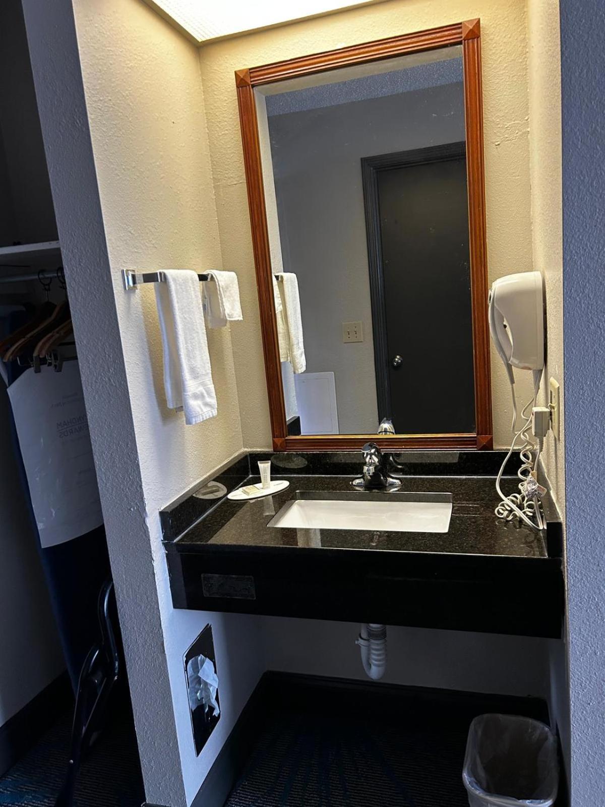 Days Inn By Wyndham Dahlonega University Area Екстериор снимка