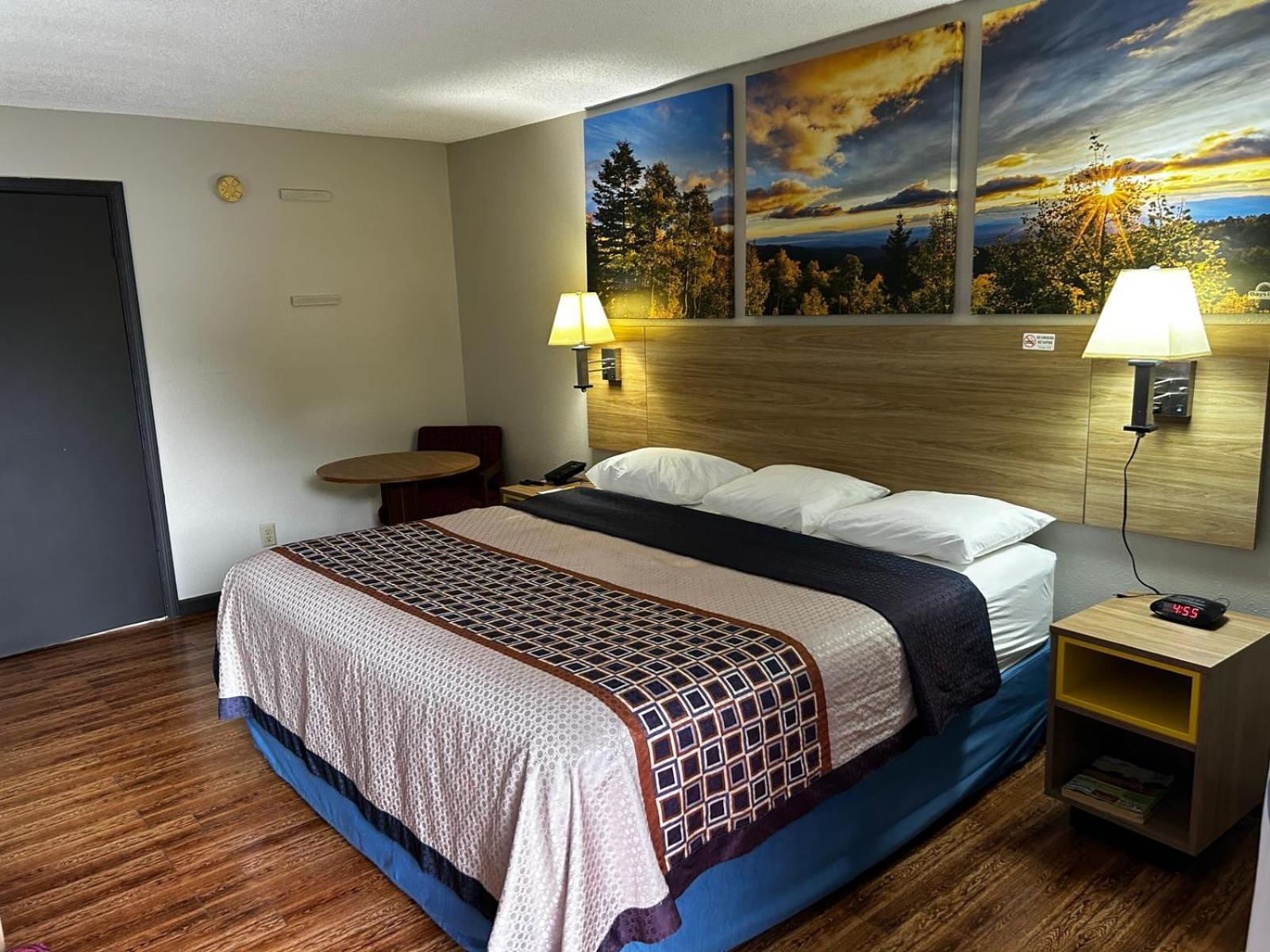 Days Inn By Wyndham Dahlonega University Area Екстериор снимка