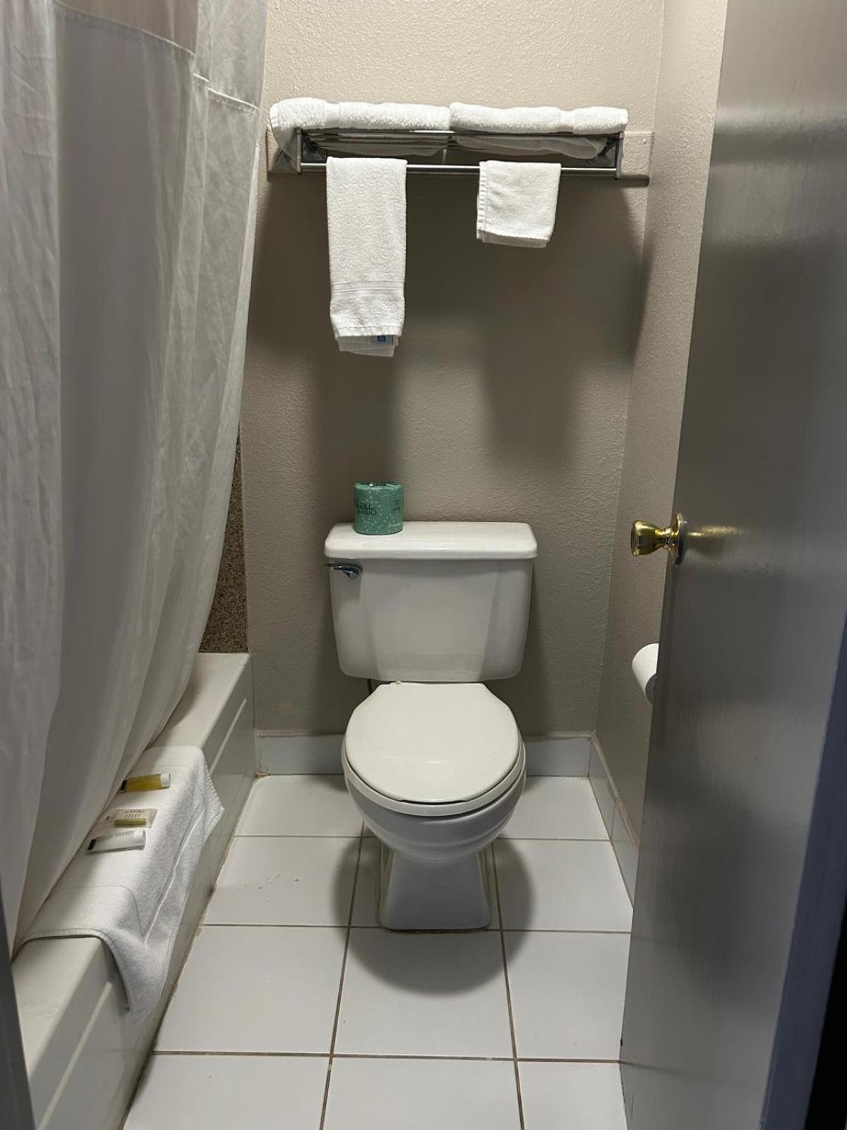 Days Inn By Wyndham Dahlonega University Area Екстериор снимка
