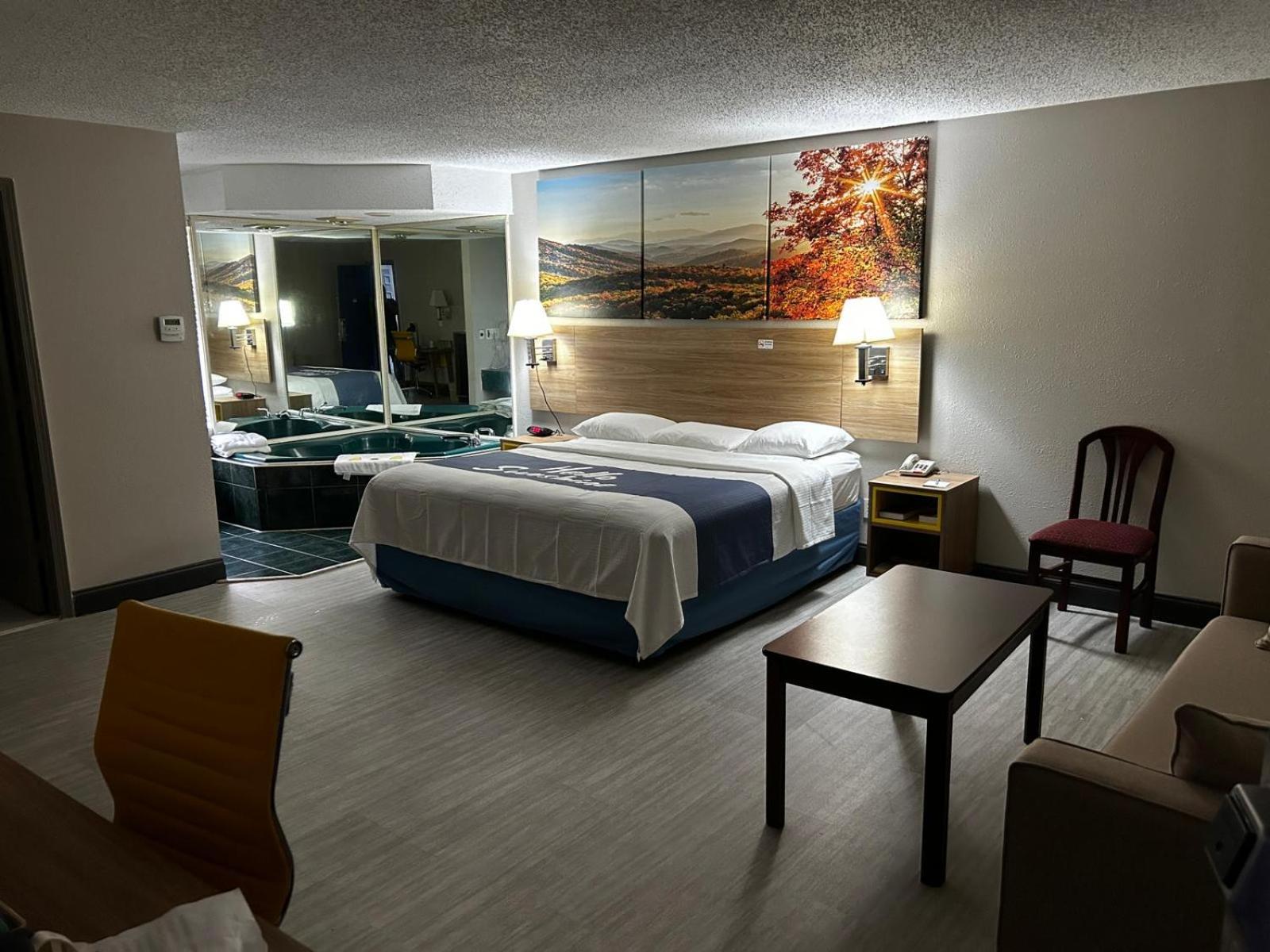 Days Inn By Wyndham Dahlonega University Area Екстериор снимка