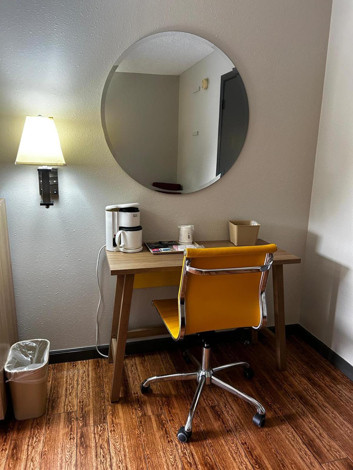 Days Inn By Wyndham Dahlonega University Area Екстериор снимка