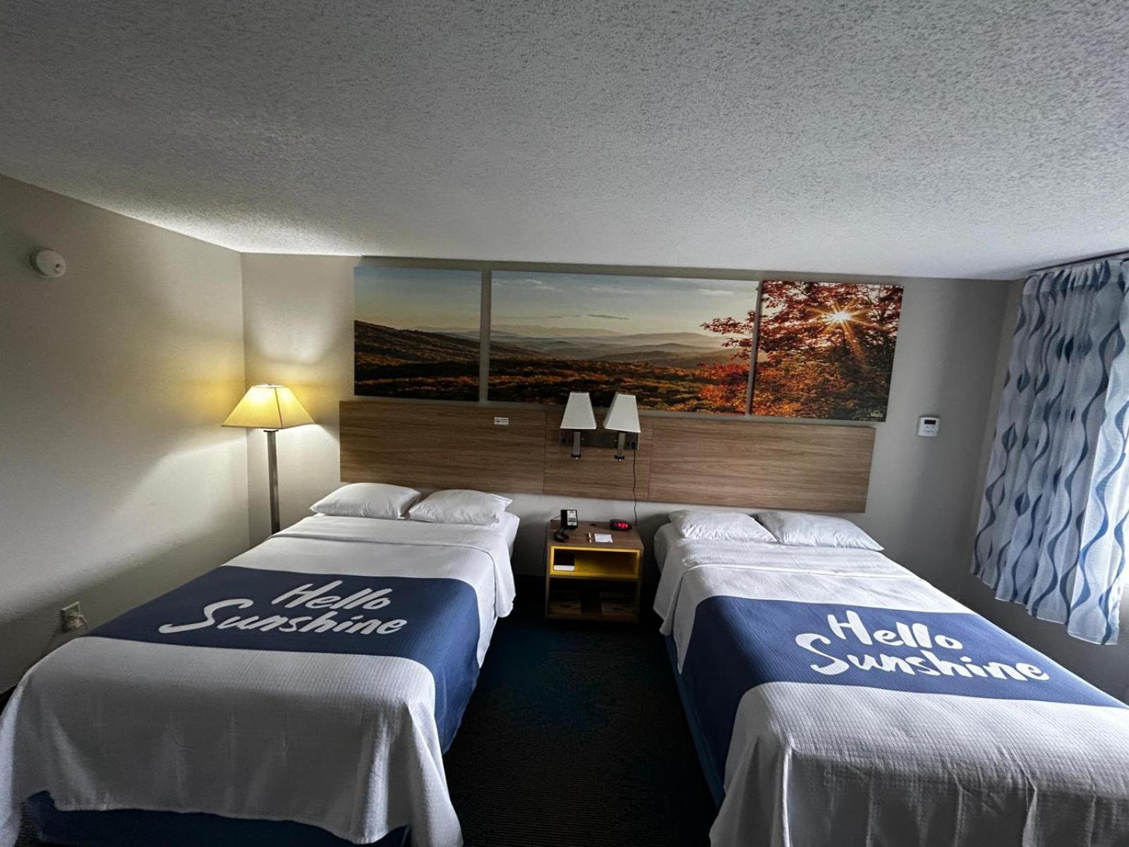 Days Inn By Wyndham Dahlonega University Area Екстериор снимка