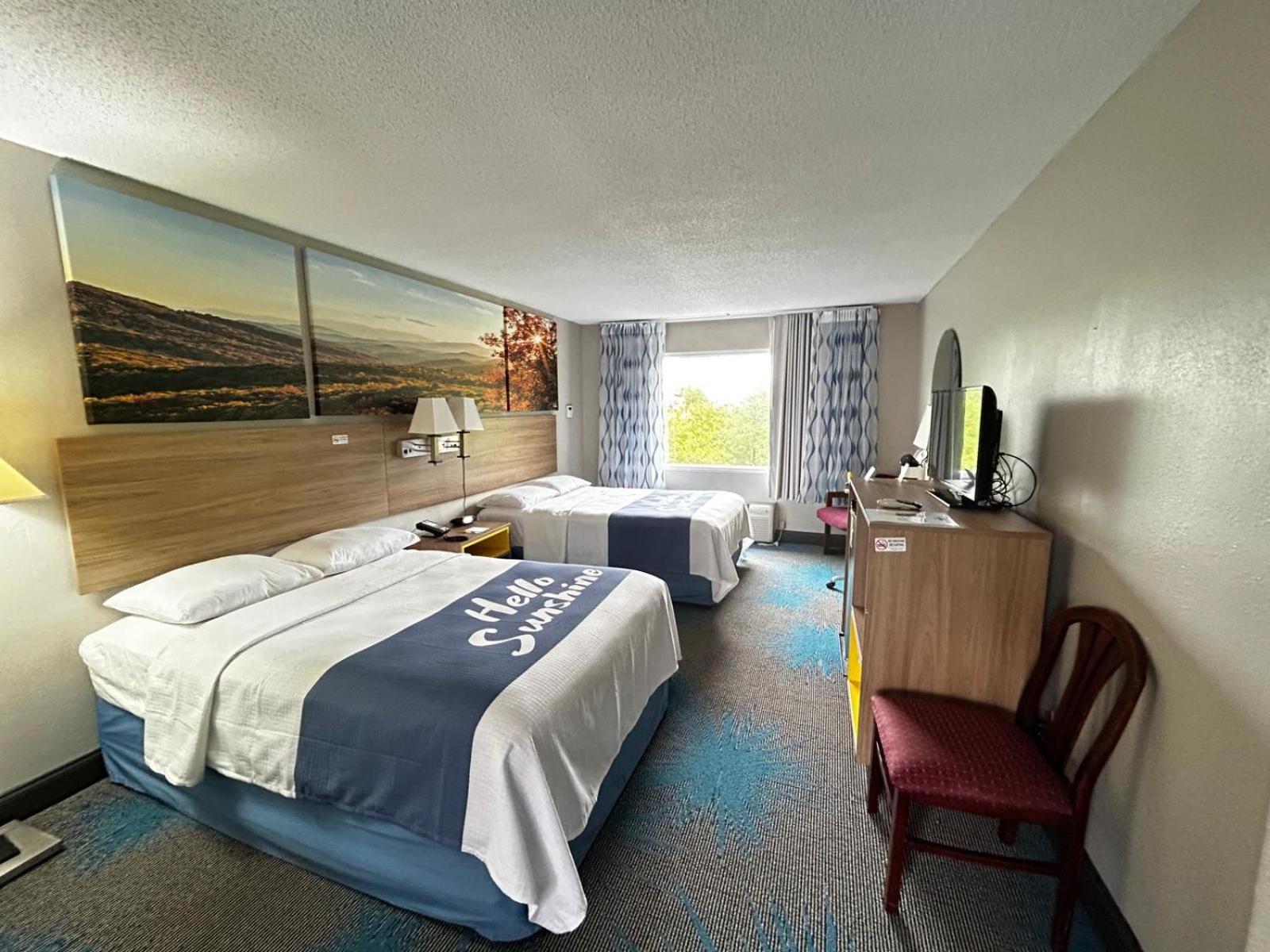 Days Inn By Wyndham Dahlonega University Area Екстериор снимка