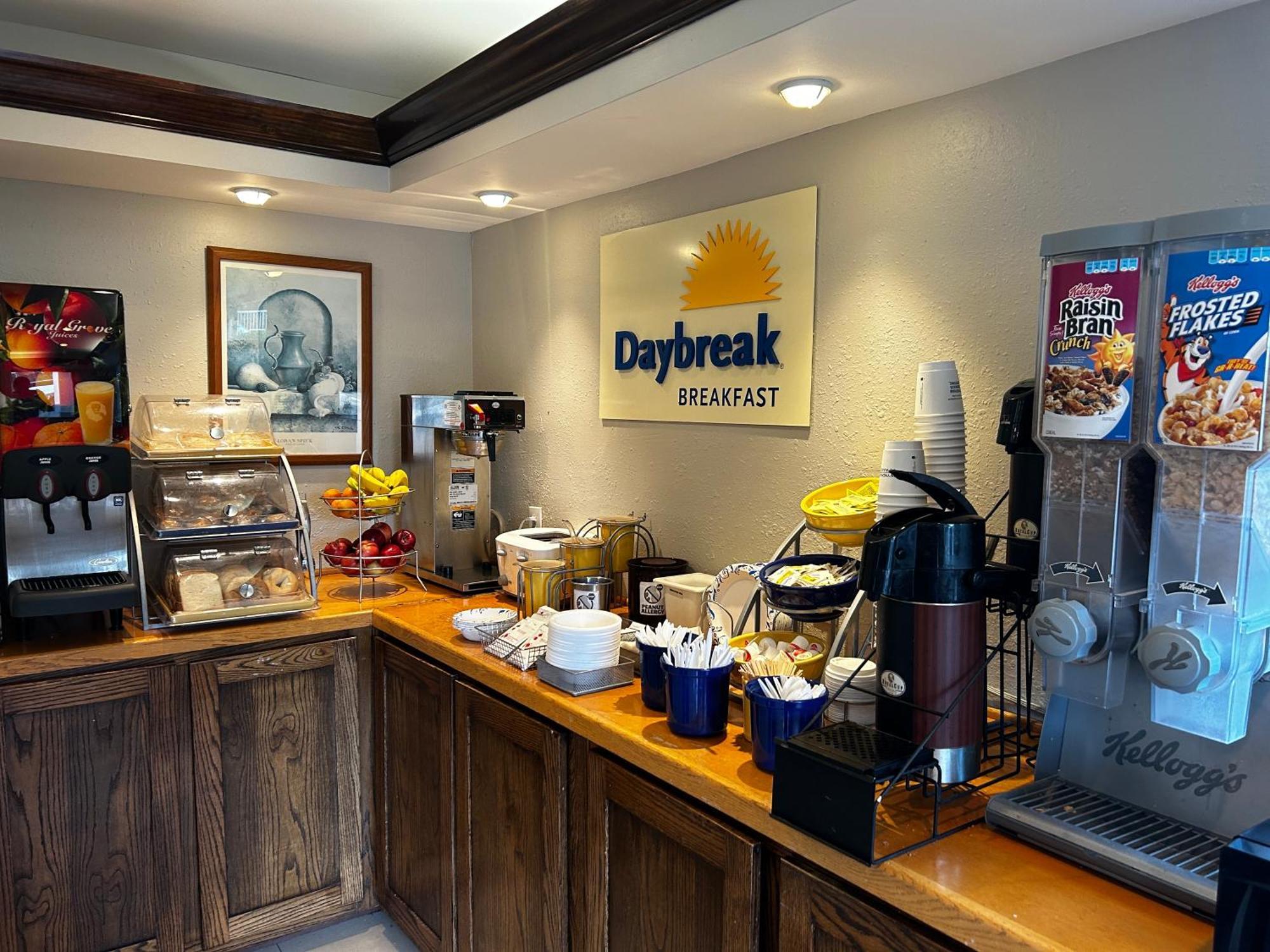 Days Inn By Wyndham Dahlonega University Area Екстериор снимка