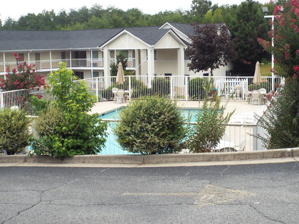 Days Inn By Wyndham Dahlonega University Area Екстериор снимка