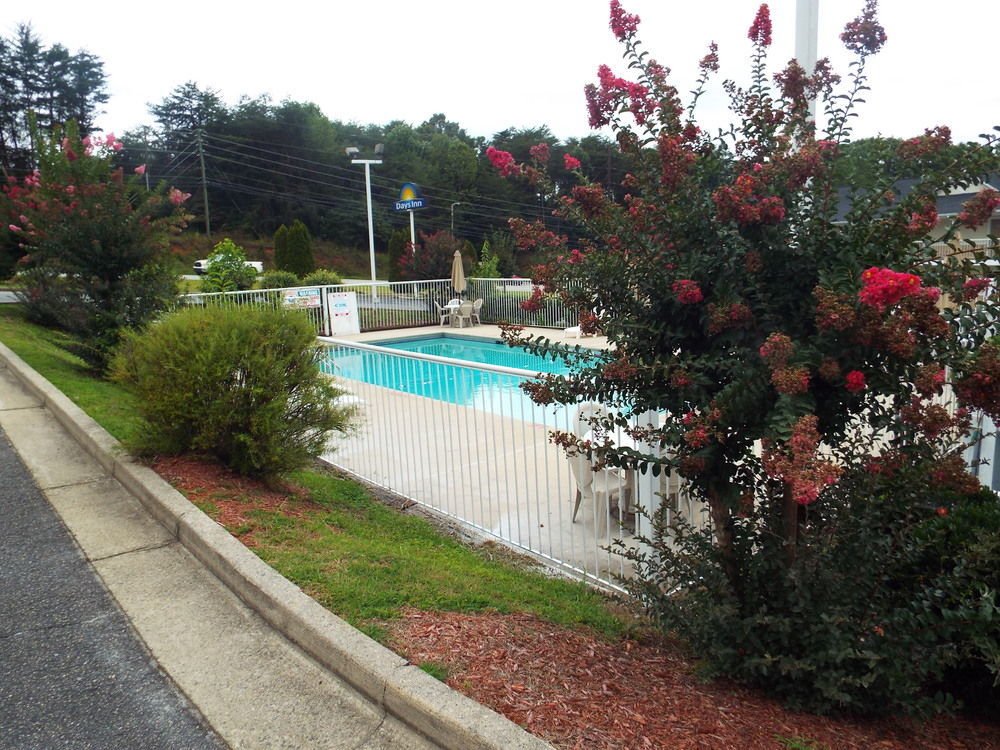 Days Inn By Wyndham Dahlonega University Area Екстериор снимка