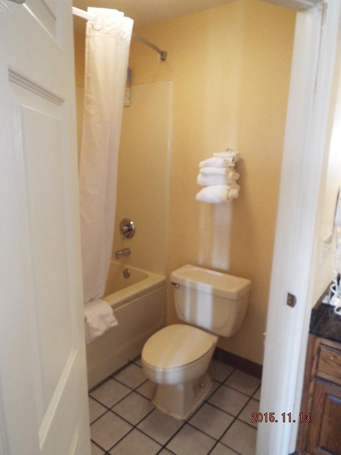 Days Inn By Wyndham Dahlonega University Area Стая снимка