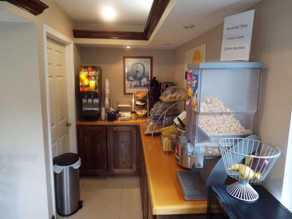 Days Inn By Wyndham Dahlonega University Area Екстериор снимка