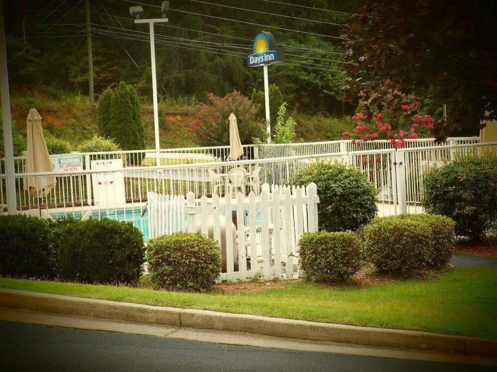Days Inn By Wyndham Dahlonega University Area Екстериор снимка
