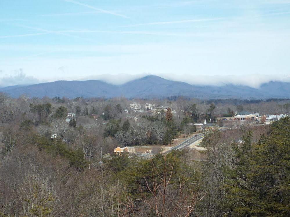 Days Inn By Wyndham Dahlonega University Area Екстериор снимка